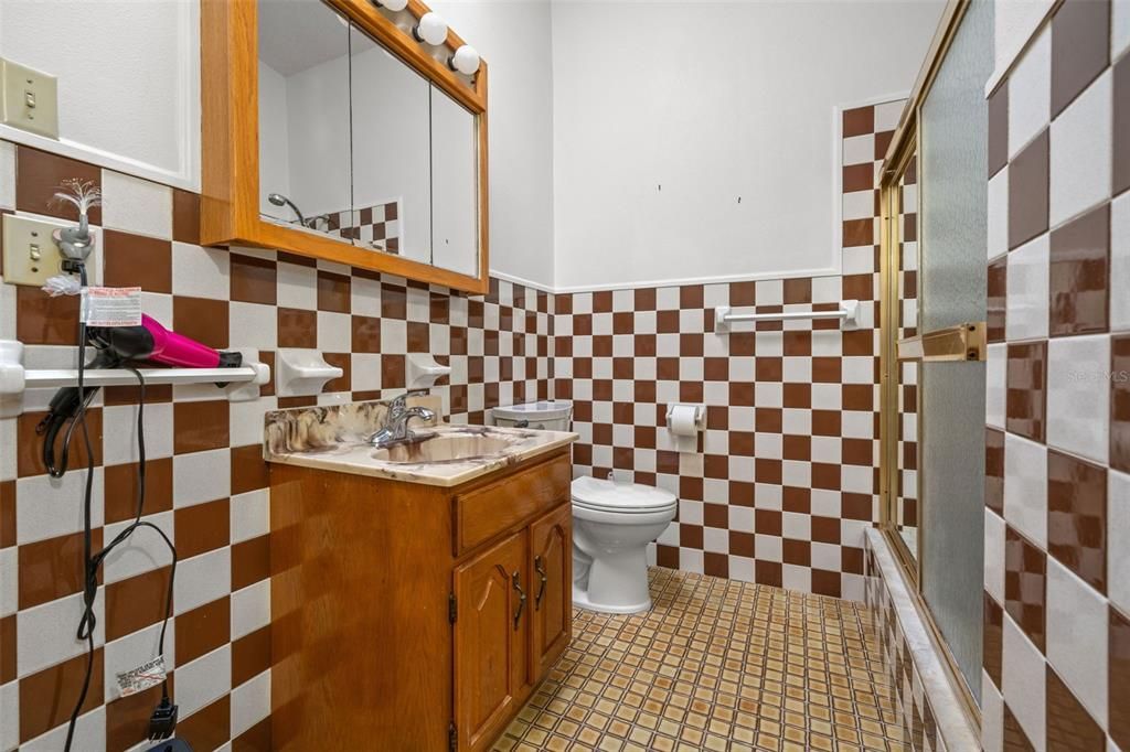 Active With Contract: $375,000 (3 beds, 2 baths, 2100 Square Feet)