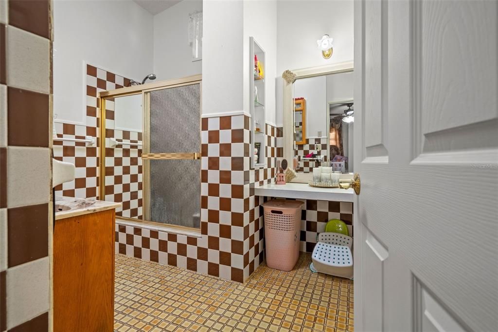 Active With Contract: $375,000 (3 beds, 2 baths, 2100 Square Feet)