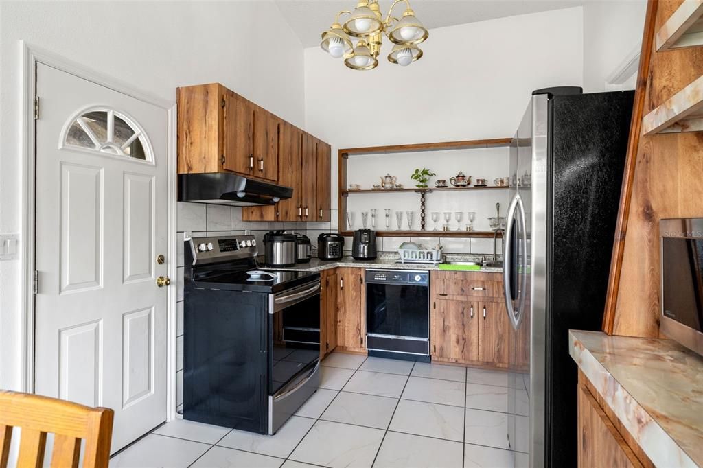 Active With Contract: $375,000 (3 beds, 2 baths, 2100 Square Feet)