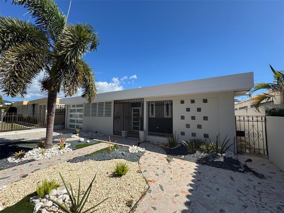 Recently Sold: $325,000 (3 beds, 3 baths, 1440 Square Feet)