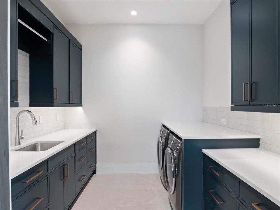 For Sale: $5,495,000 (5 beds, 5 baths, 6056 Square Feet)