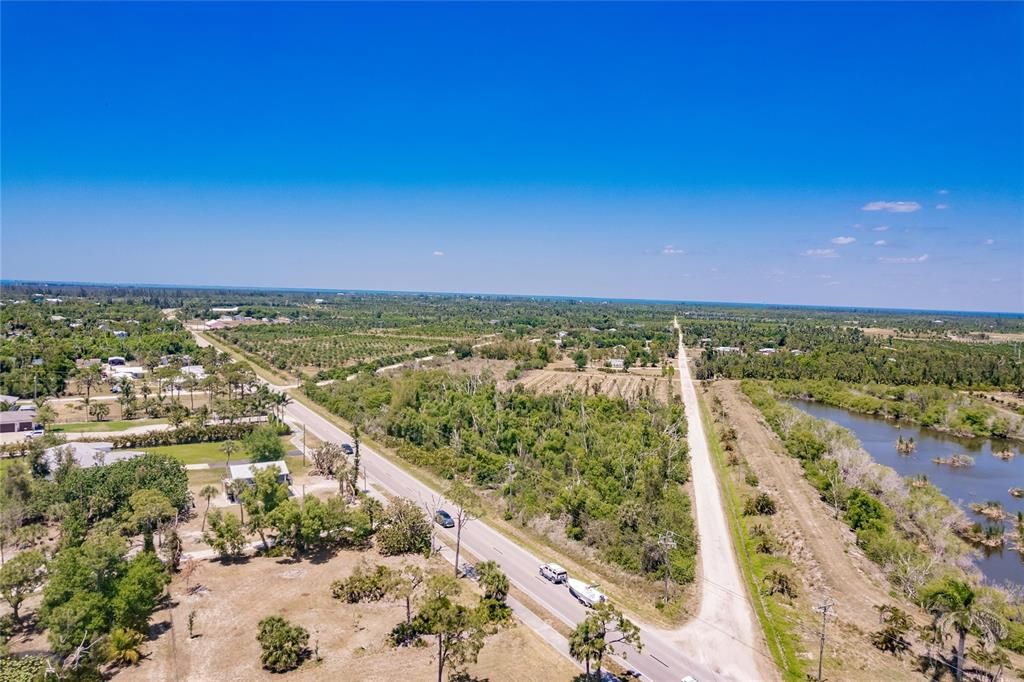 На продажу: $385,000 (3.67 acres)