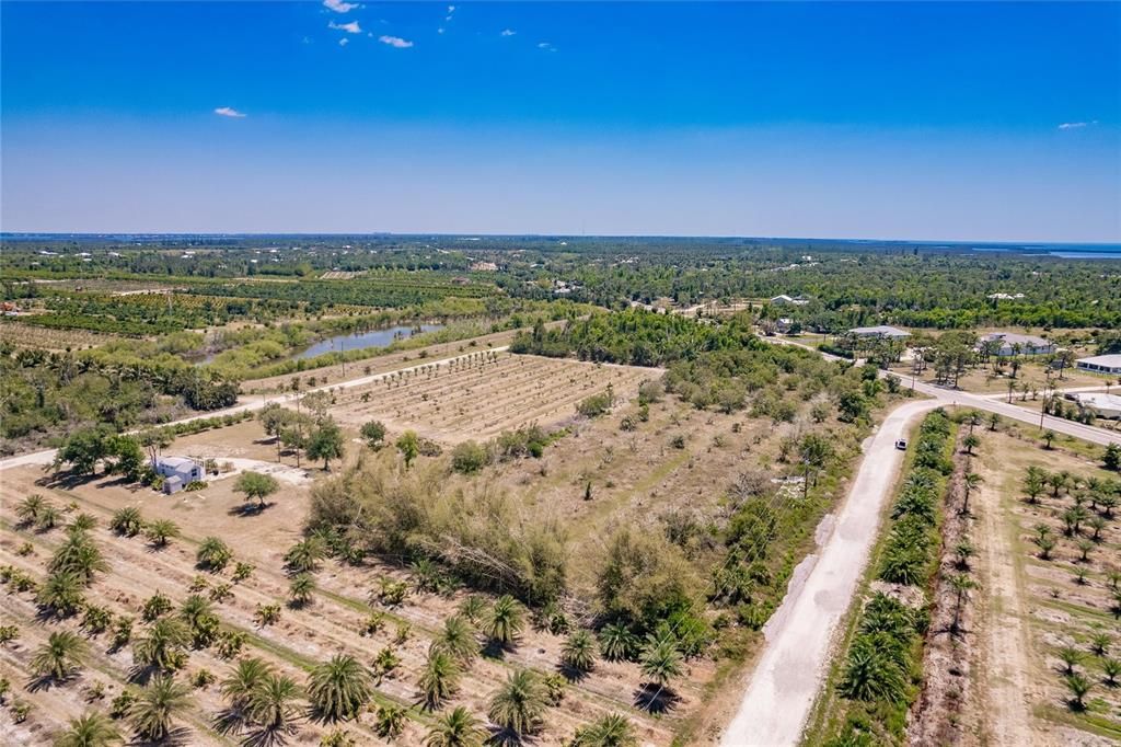 На продажу: $385,000 (3.67 acres)