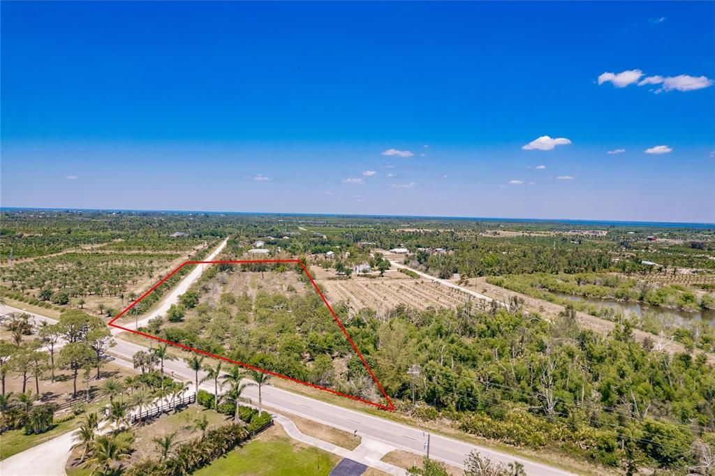 На продажу: $385,000 (3.67 acres)