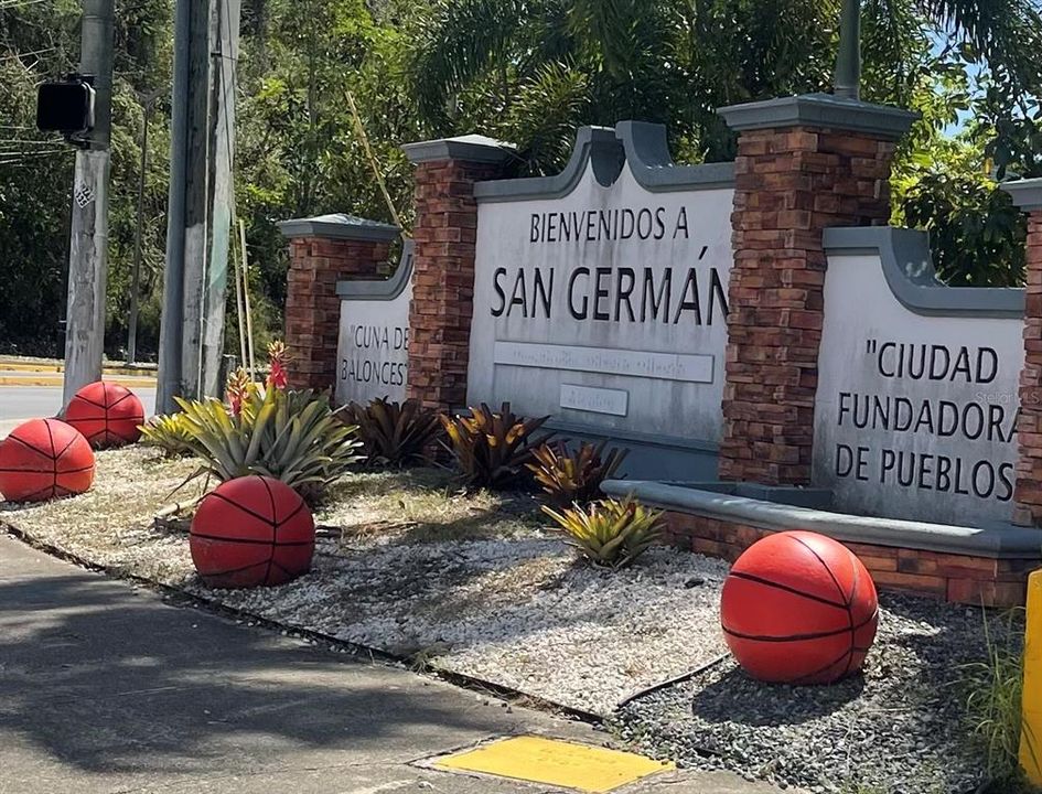 Active With Contract: $199,000 (4 beds, 2 baths, 1296 Square Feet)