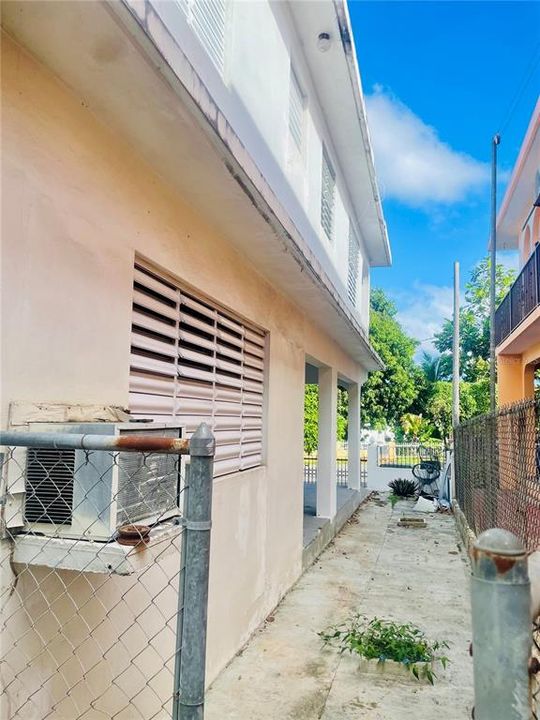 Active With Contract: $199,000 (4 beds, 2 baths, 1296 Square Feet)