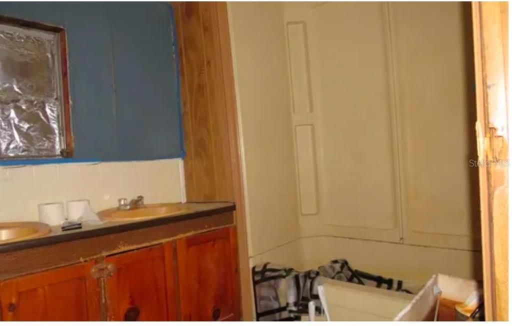 For Sale: $150,000 (2 beds, 1 baths, 624 Square Feet)