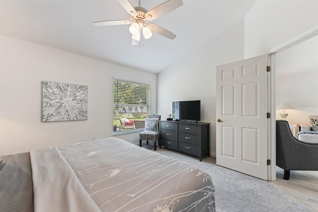 Active With Contract: $300,000 (2 beds, 2 baths, 1306 Square Feet)