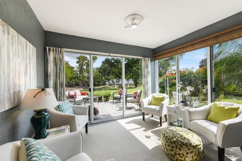 Active With Contract: $300,000 (2 beds, 2 baths, 1306 Square Feet)