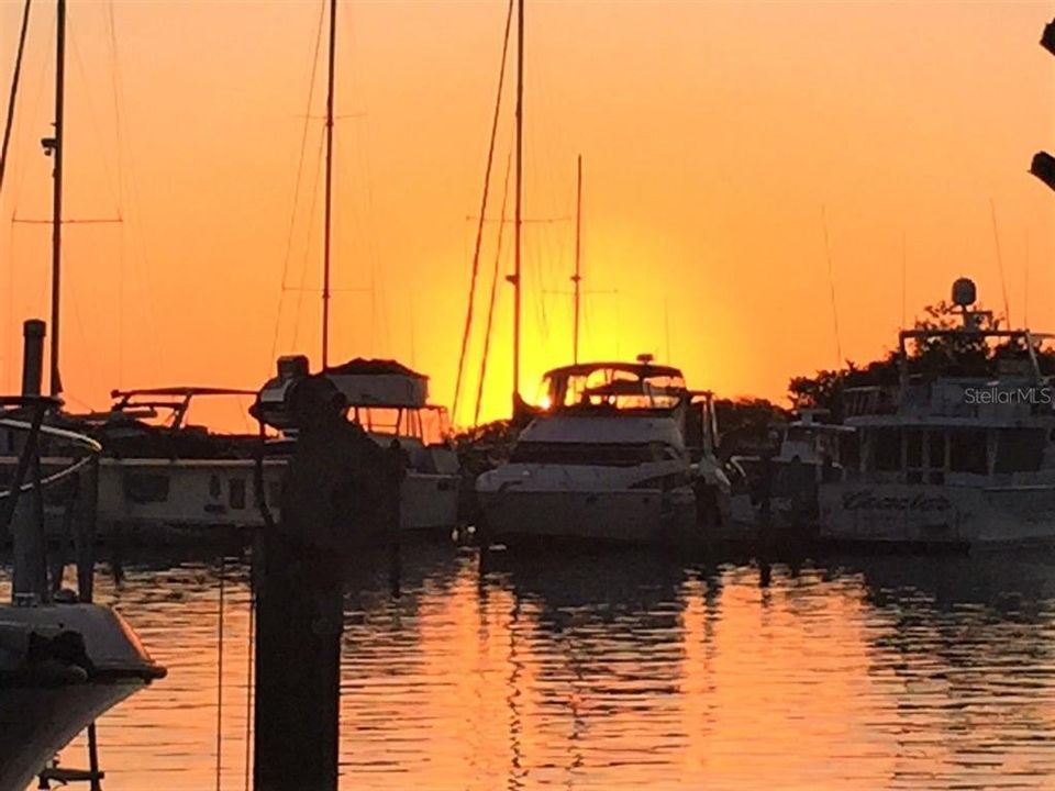 Active With Contract: $300,000 (2 beds, 2 baths, 1306 Square Feet)