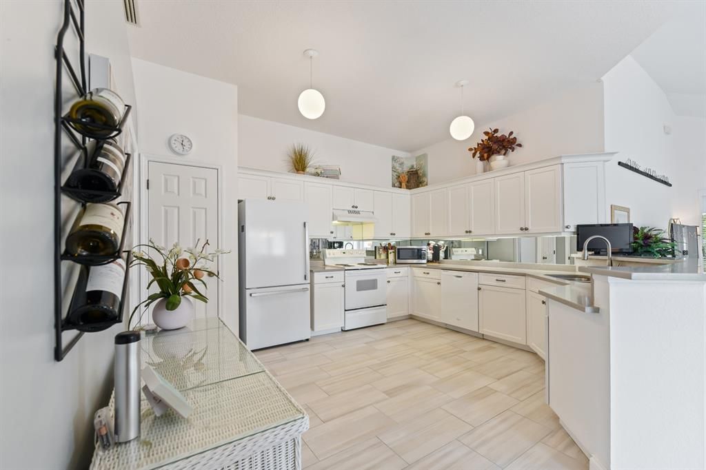 Active With Contract: $300,000 (2 beds, 2 baths, 1306 Square Feet)