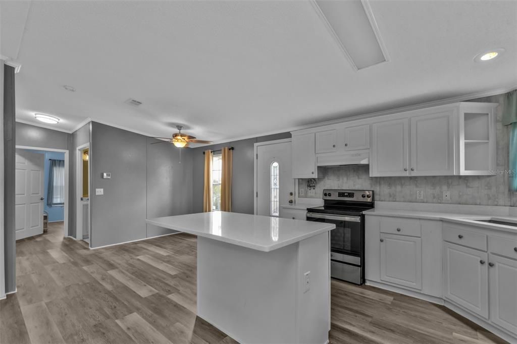 Под контрактом: $229,900 (2 спален, 2 ванн, 1104 Квадратных фут)