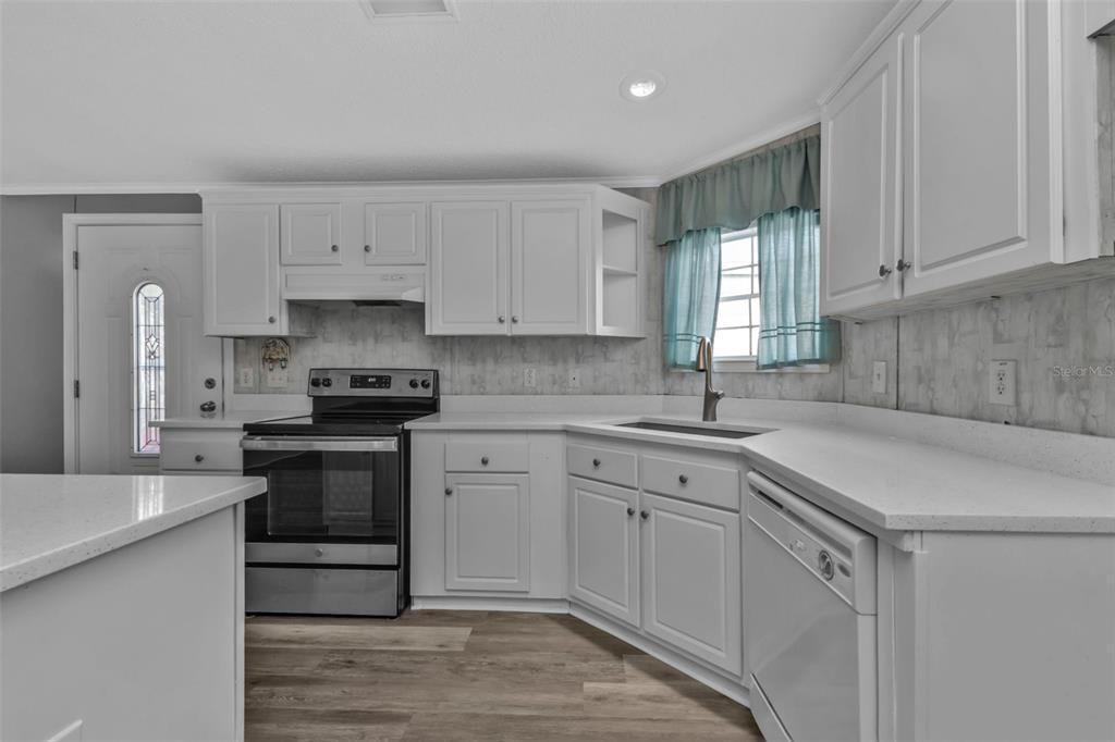 Под контрактом: $229,900 (2 спален, 2 ванн, 1104 Квадратных фут)