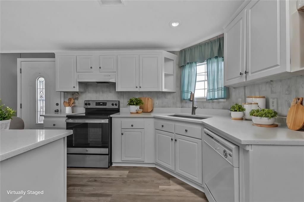 Под контрактом: $229,900 (2 спален, 2 ванн, 1104 Квадратных фут)