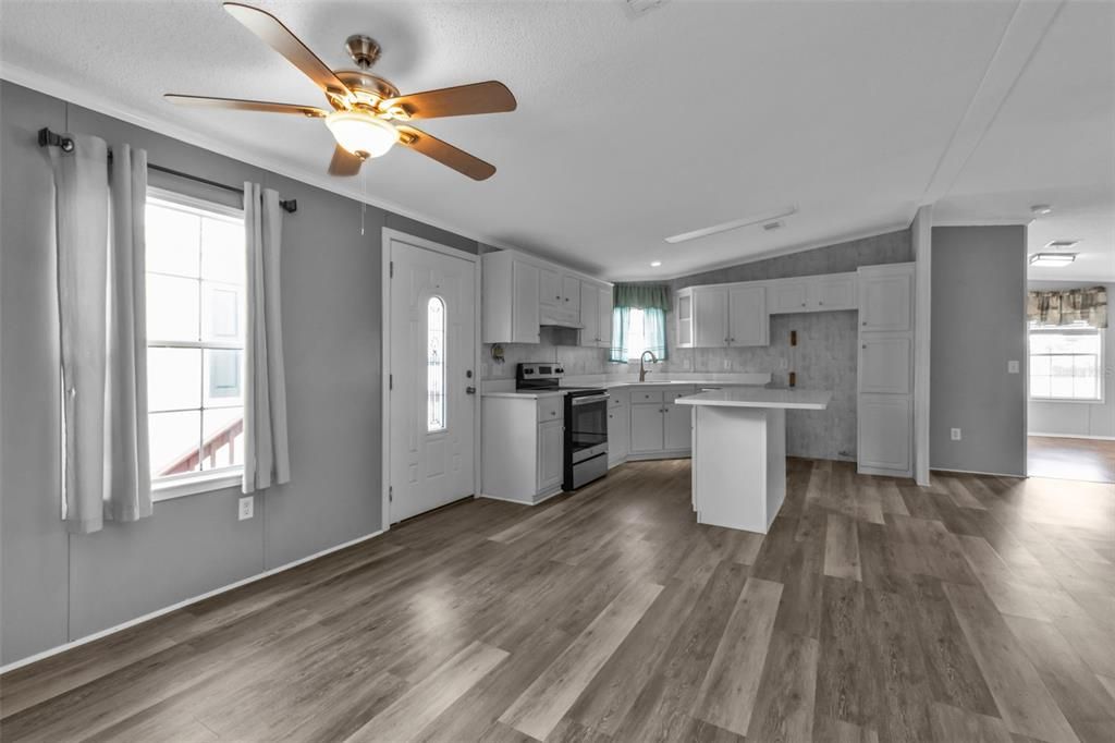 Под контрактом: $229,900 (2 спален, 2 ванн, 1104 Квадратных фут)