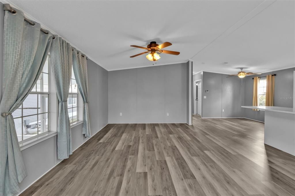 Под контрактом: $229,900 (2 спален, 2 ванн, 1104 Квадратных фут)