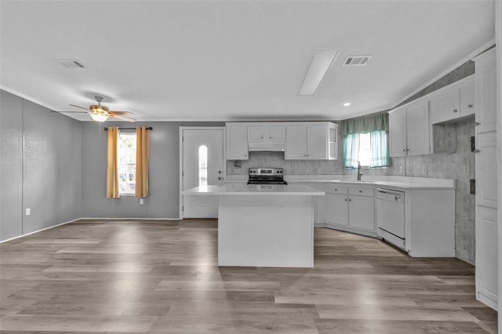 Под контрактом: $229,900 (2 спален, 2 ванн, 1104 Квадратных фут)