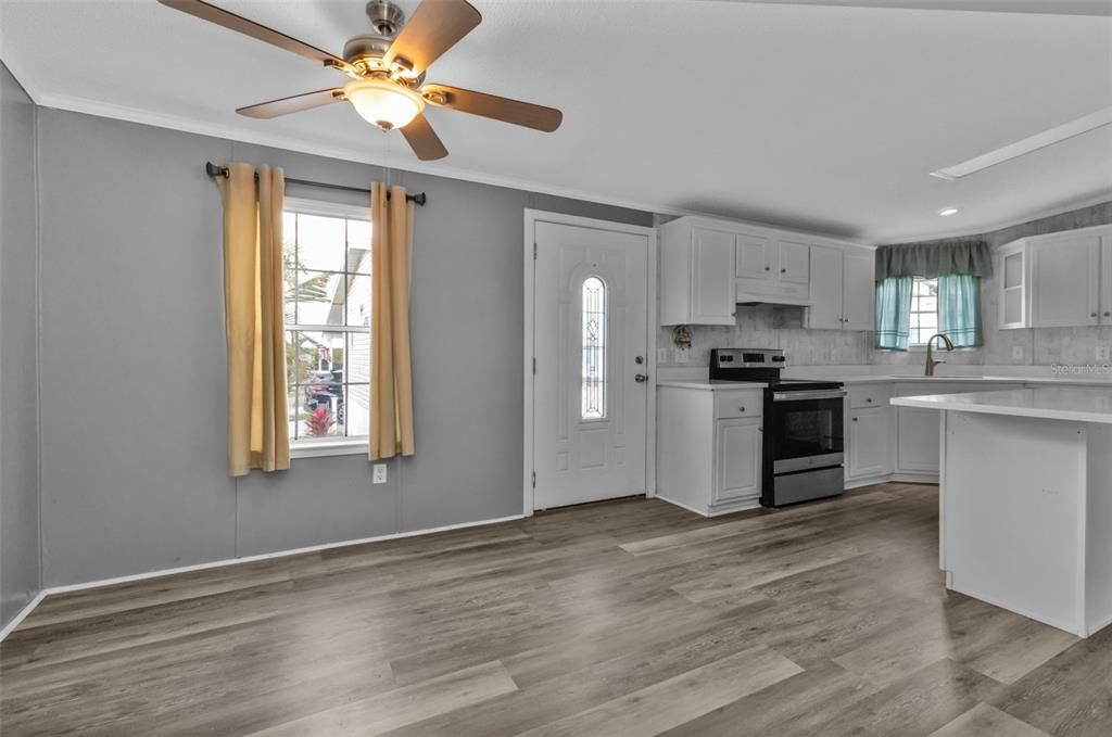 Под контрактом: $229,900 (2 спален, 2 ванн, 1104 Квадратных фут)