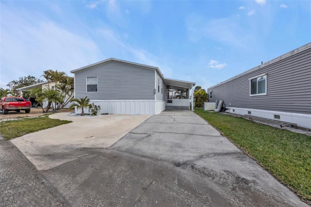 Под контрактом: $229,900 (2 спален, 2 ванн, 1104 Квадратных фут)