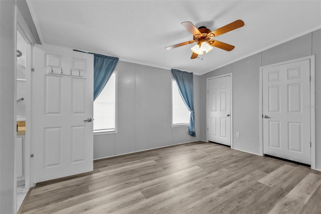 Под контрактом: $229,900 (2 спален, 2 ванн, 1104 Квадратных фут)