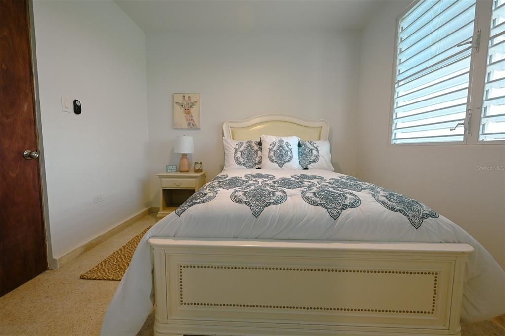 For Rent: $1,700 (2 beds, 1 baths, 1100 Square Feet)