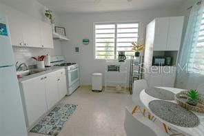 For Rent: $1,700 (2 beds, 1 baths, 1100 Square Feet)