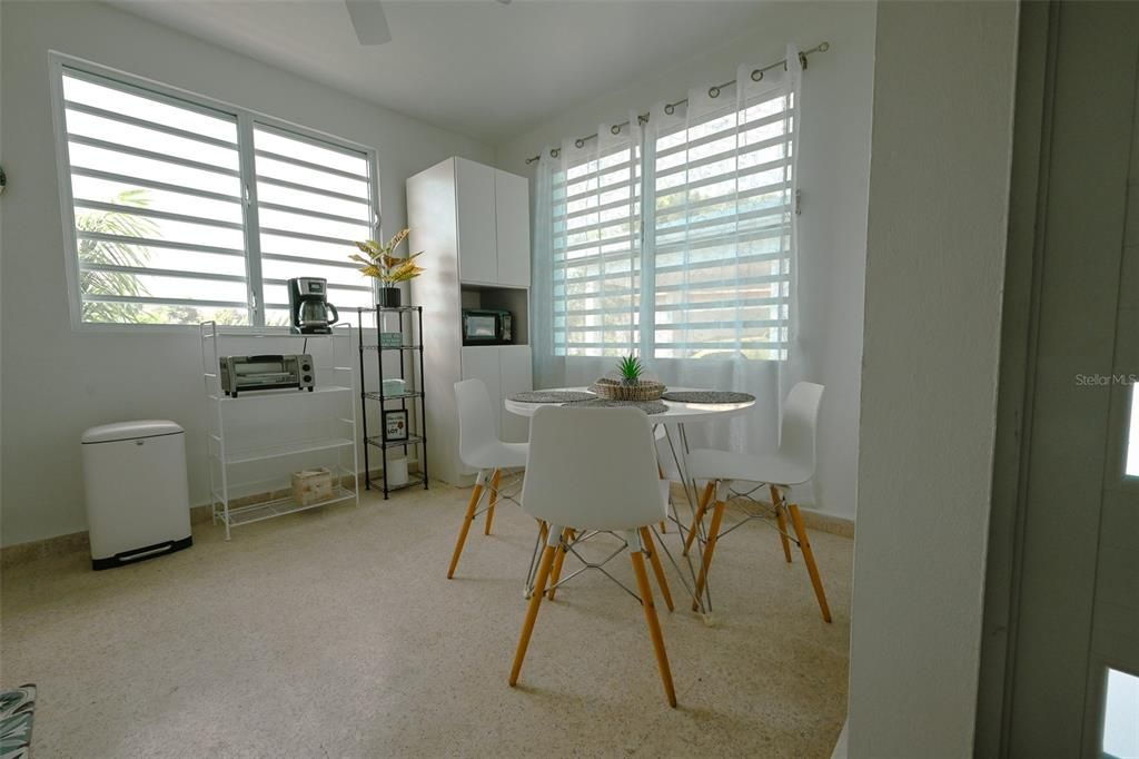 For Rent: $1,700 (2 beds, 1 baths, 1100 Square Feet)