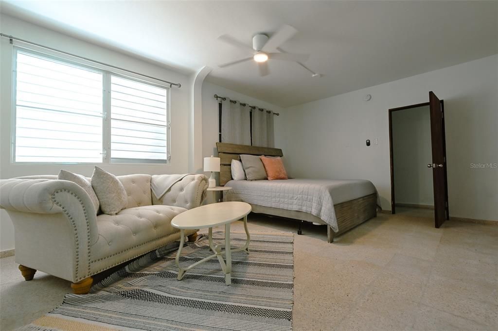 For Rent: $1,700 (2 beds, 1 baths, 1100 Square Feet)