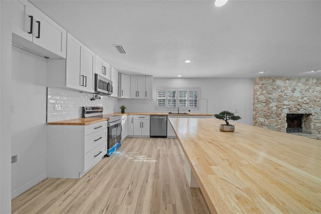 For Sale: $665,000 (3 beds, 3 baths, 3017 Square Feet)