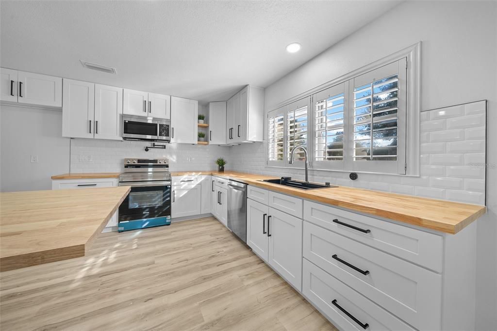 For Sale: $665,000 (3 beds, 3 baths, 3017 Square Feet)