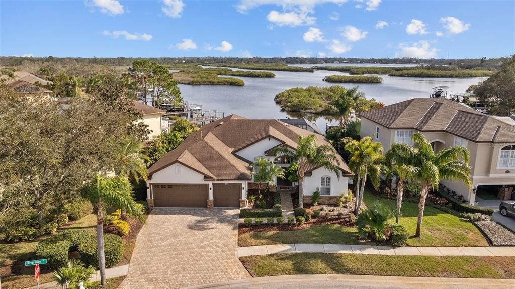 合同活跃: $1,030,000 (4 贝兹, 3 浴室, 2540 平方英尺)