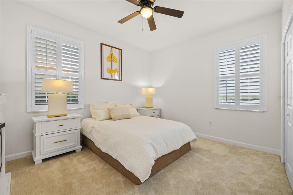 合同活跃: $1,030,000 (4 贝兹, 3 浴室, 2540 平方英尺)