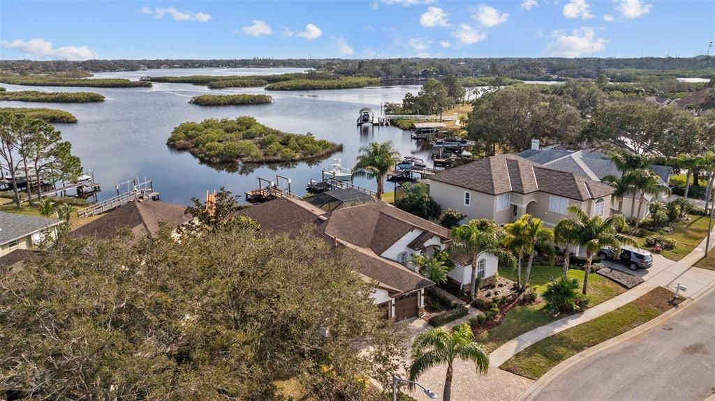 合同活跃: $1,030,000 (4 贝兹, 3 浴室, 2540 平方英尺)