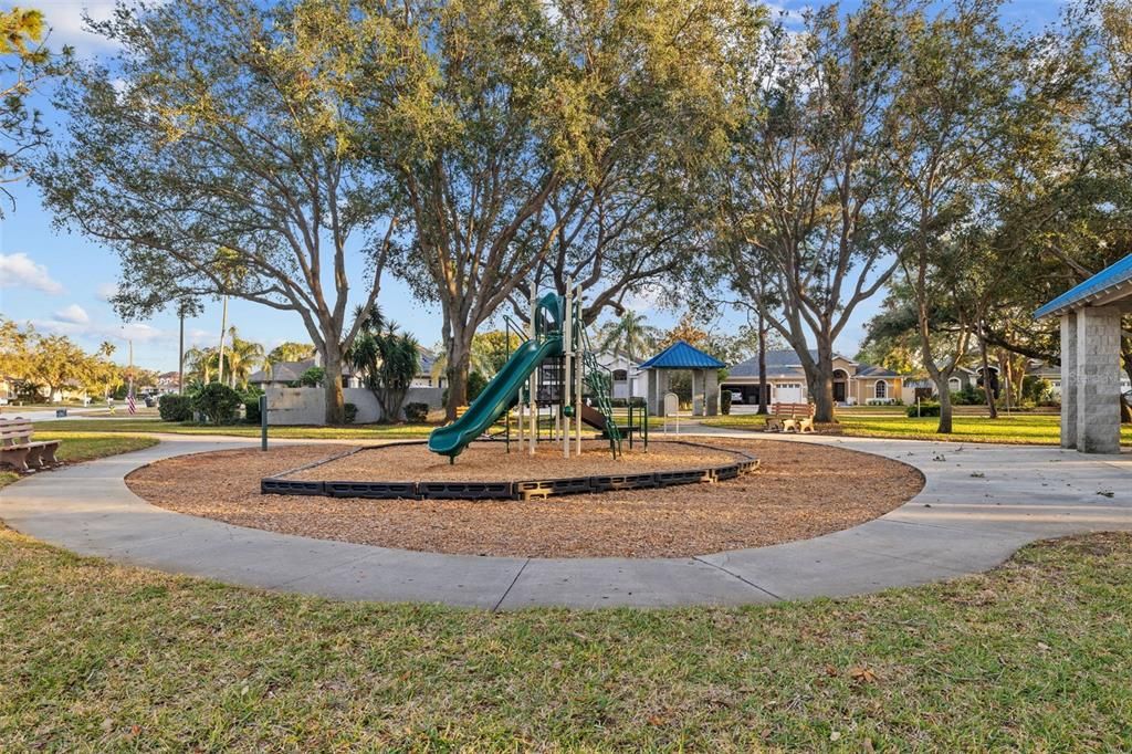 合同活跃: $1,030,000 (4 贝兹, 3 浴室, 2540 平方英尺)