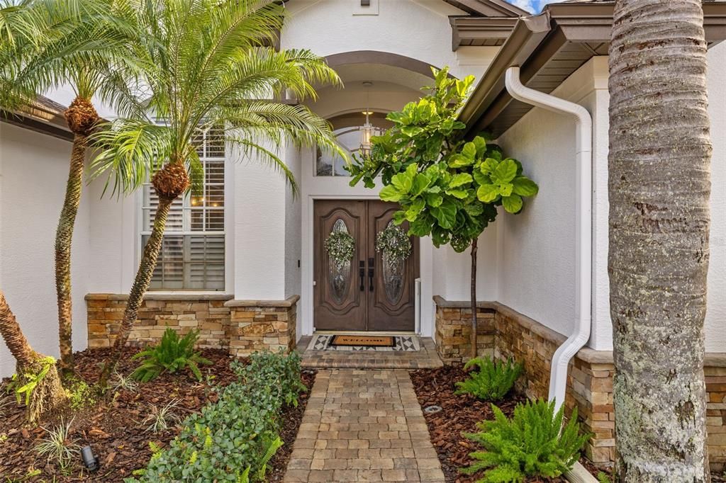 合同活跃: $1,030,000 (4 贝兹, 3 浴室, 2540 平方英尺)