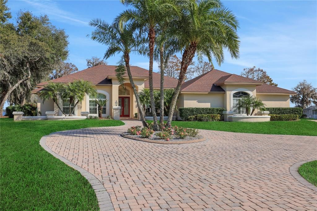 最近售出: $1,100,000 (4 贝兹, 3 浴室, 3200 平方英尺)