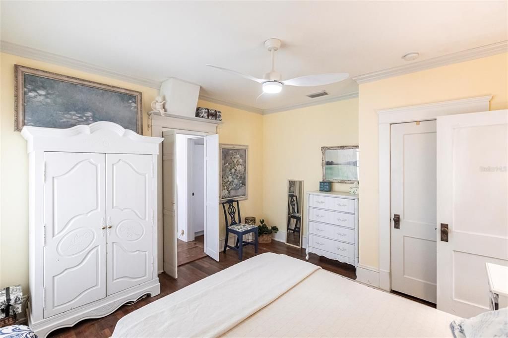 Active With Contract: $339,000 (3 beds, 2 baths, 1462 Square Feet)