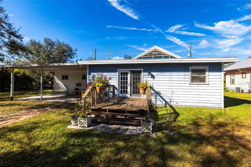 Active With Contract: $339,000 (3 beds, 2 baths, 1462 Square Feet)