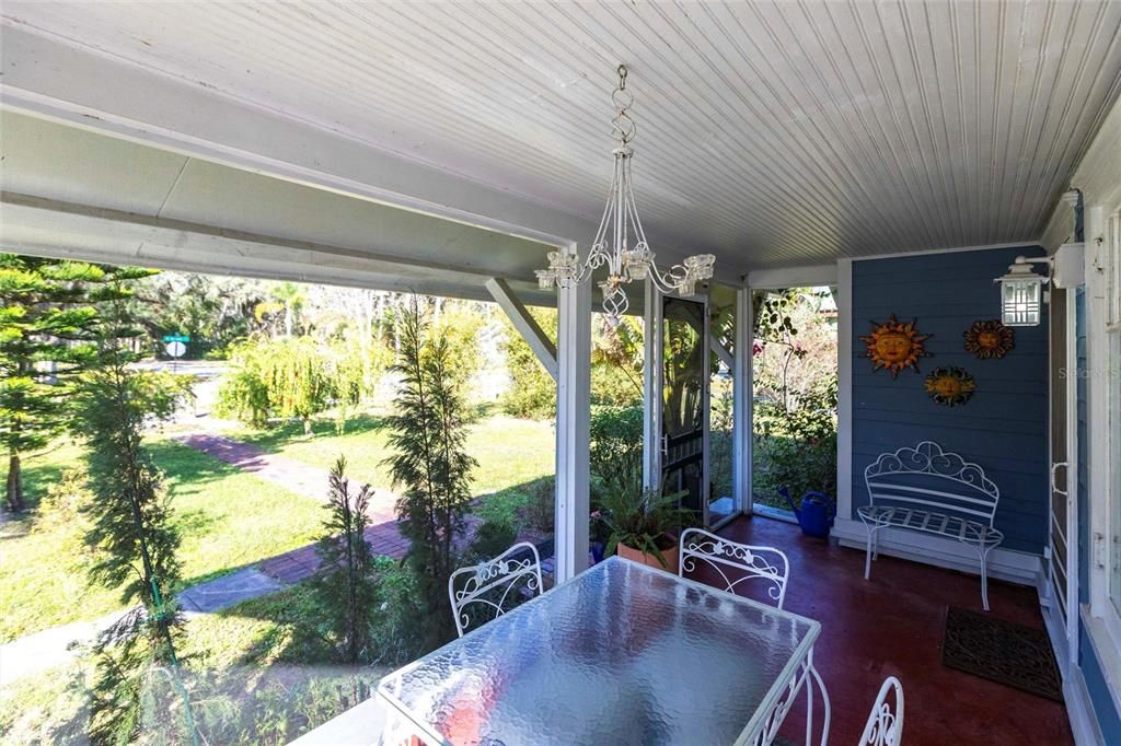 Active With Contract: $339,000 (3 beds, 2 baths, 1462 Square Feet)