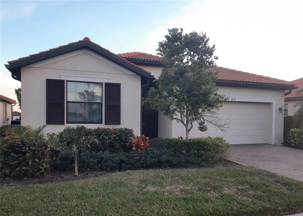 Vendido Recientemente: $545,000 (4 camas, 3 baños, 2025 Pies cuadrados)