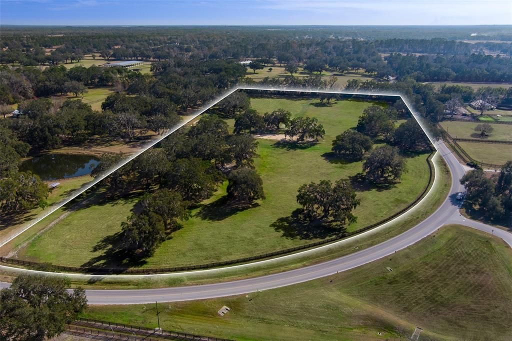 En Venta: $1,667,000 (16.67 acres)