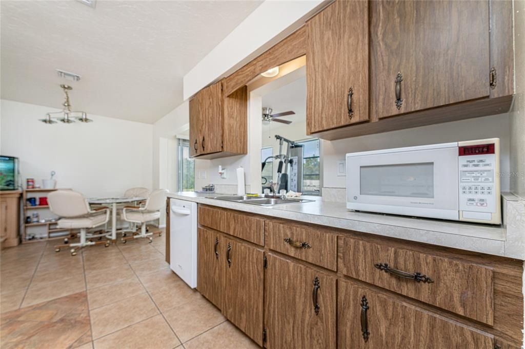 En Venta: $425,000 (3 camas, 0 baños, 2368 Pies cuadrados)