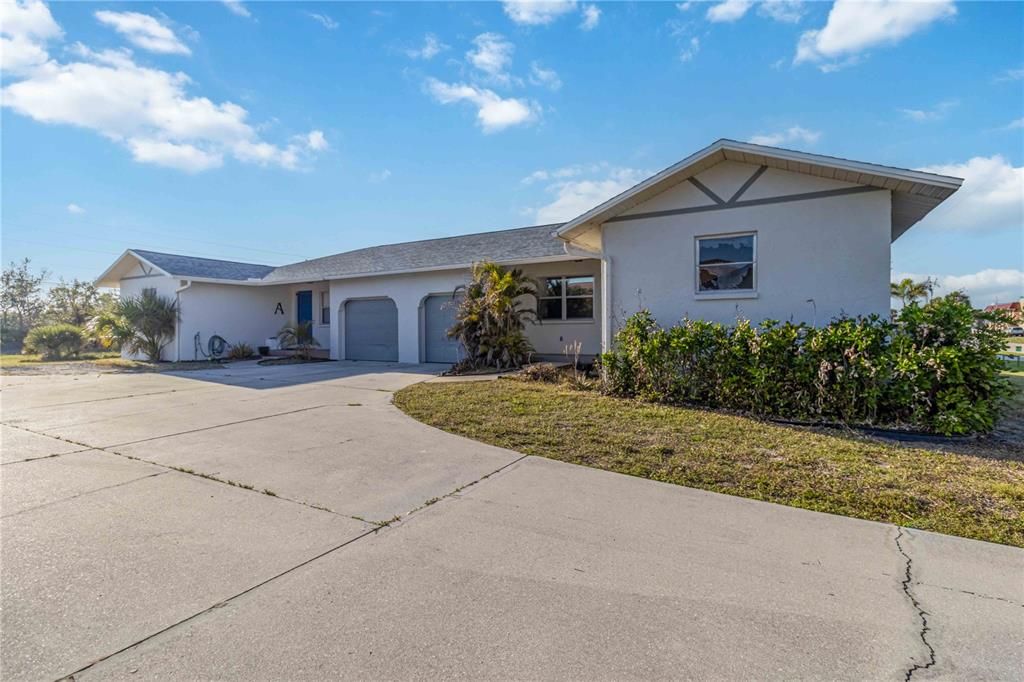 En Venta: $425,000 (3 camas, 0 baños, 2368 Pies cuadrados)