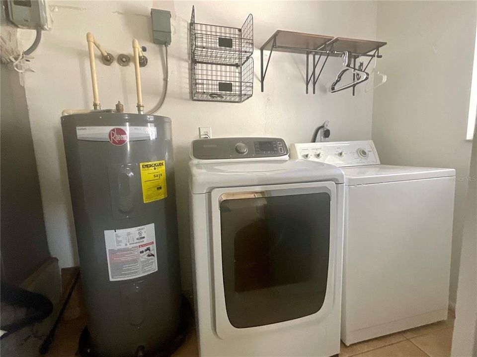 En Venta: $425,000 (3 camas, 0 baños, 2368 Pies cuadrados)