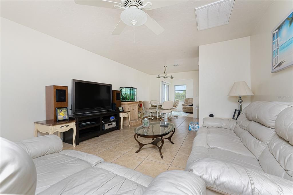 En Venta: $425,000 (3 camas, 0 baños, 2368 Pies cuadrados)