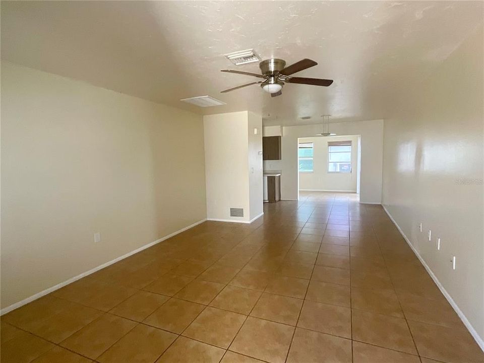 En Venta: $425,000 (3 camas, 0 baños, 2368 Pies cuadrados)