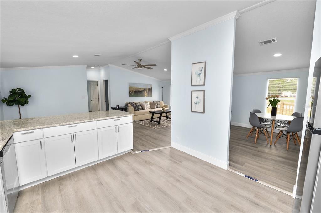 For Sale: $290,000 (3 beds, 2 baths, 1248 Square Feet)