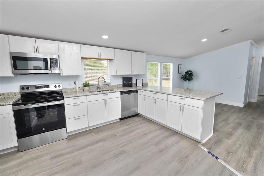 For Sale: $290,000 (3 beds, 2 baths, 1248 Square Feet)