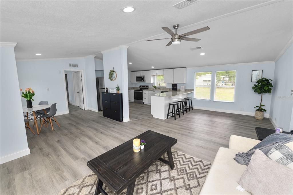 For Sale: $290,000 (3 beds, 2 baths, 1248 Square Feet)