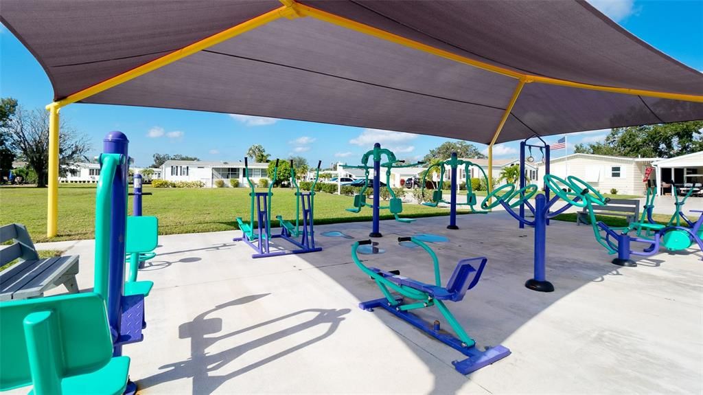 合同活跃: $189,900 (2 贝兹, 2 浴室, 1027 平方英尺)